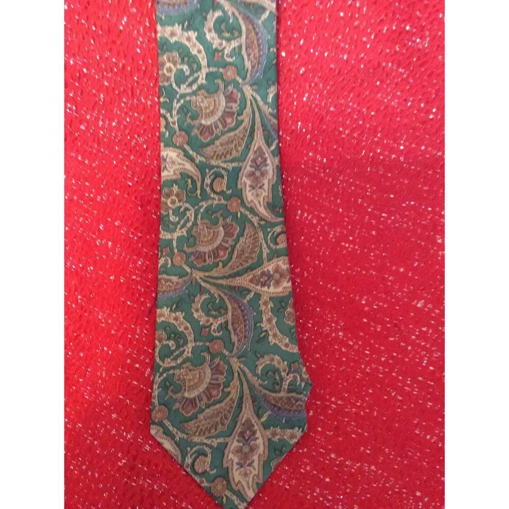 Saks Fifth Avenue Passport Silk Mens business tie Paisley